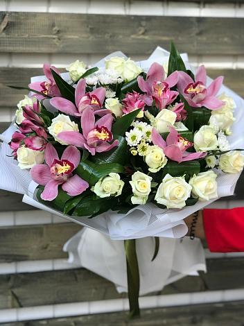 Букет цветов из: Розы и Хризантемы в Суворовское Краснодарский край