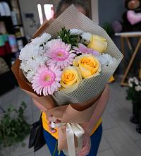 Букет цветов из:  Герберы, Розы и Хризантемы в Суворовское Краснодарский край