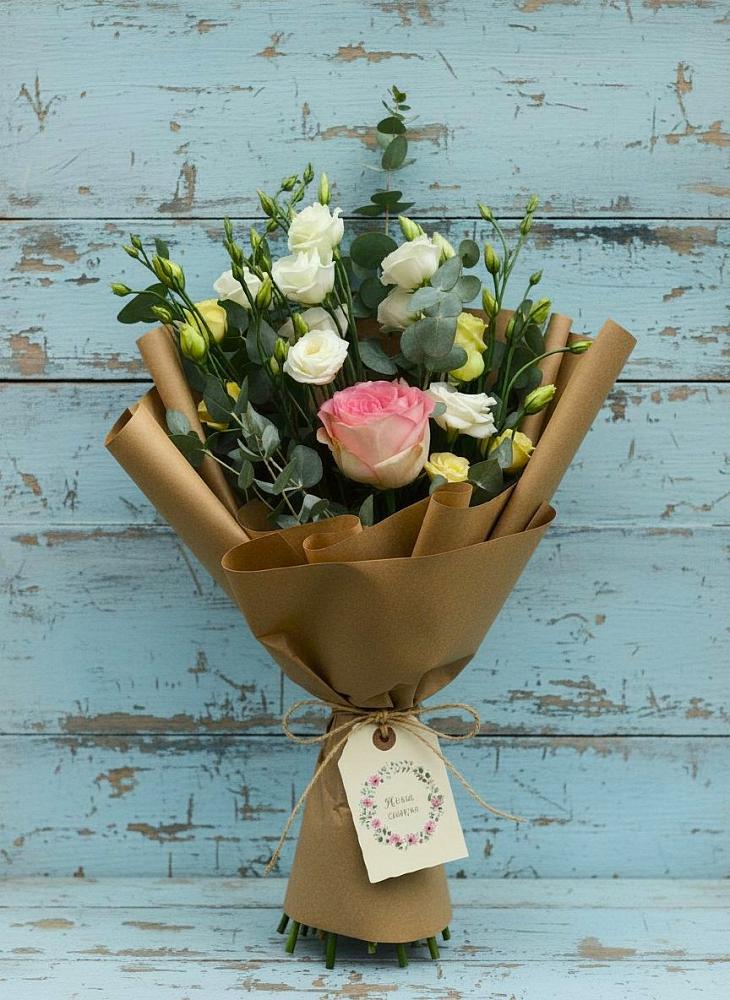 Букет цветов из: Розы и Лизиантусы в Суворовское Краснодарский край