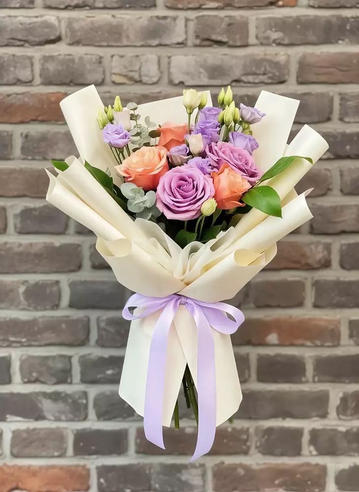 Букет цветов из: Лизиантусы и Розы в Суворовское Краснодарский край