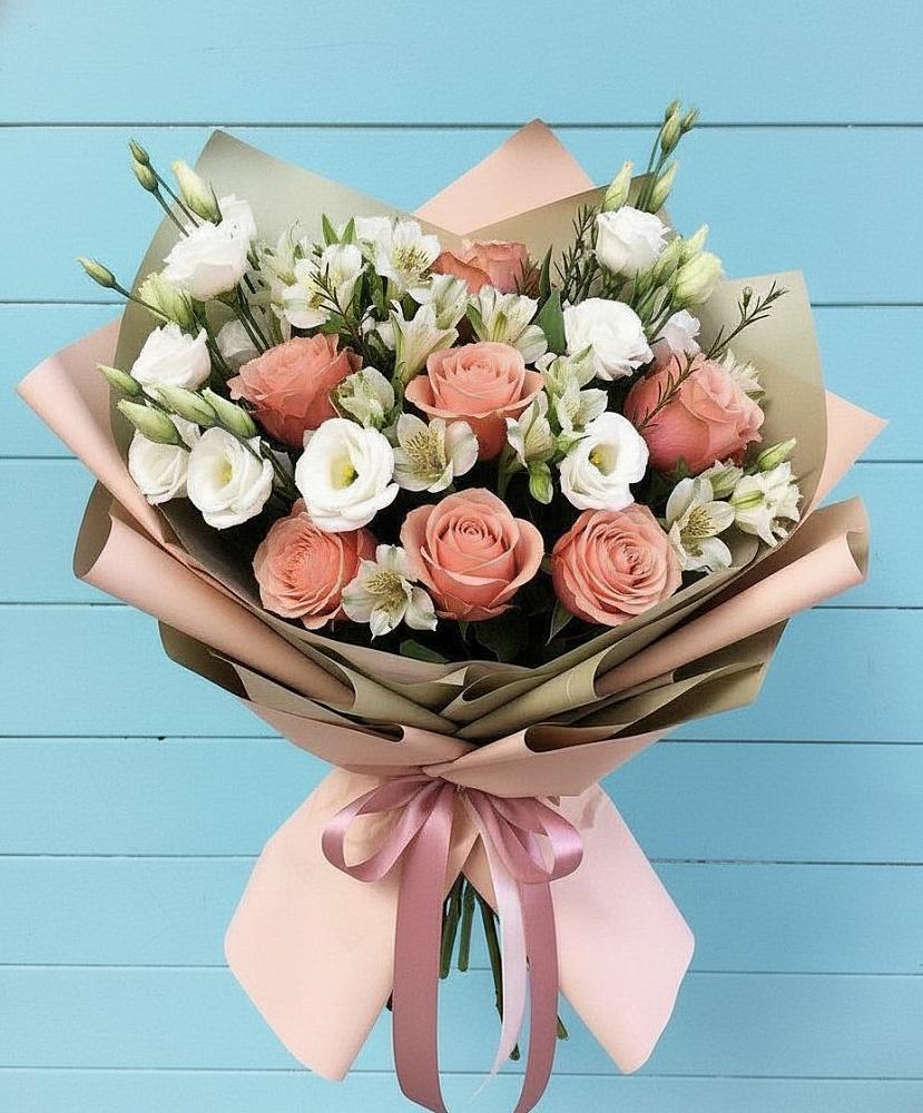 Букет цветов из: Розы, Альстромерии и Лизиантусы в Суворовское Краснодарский край