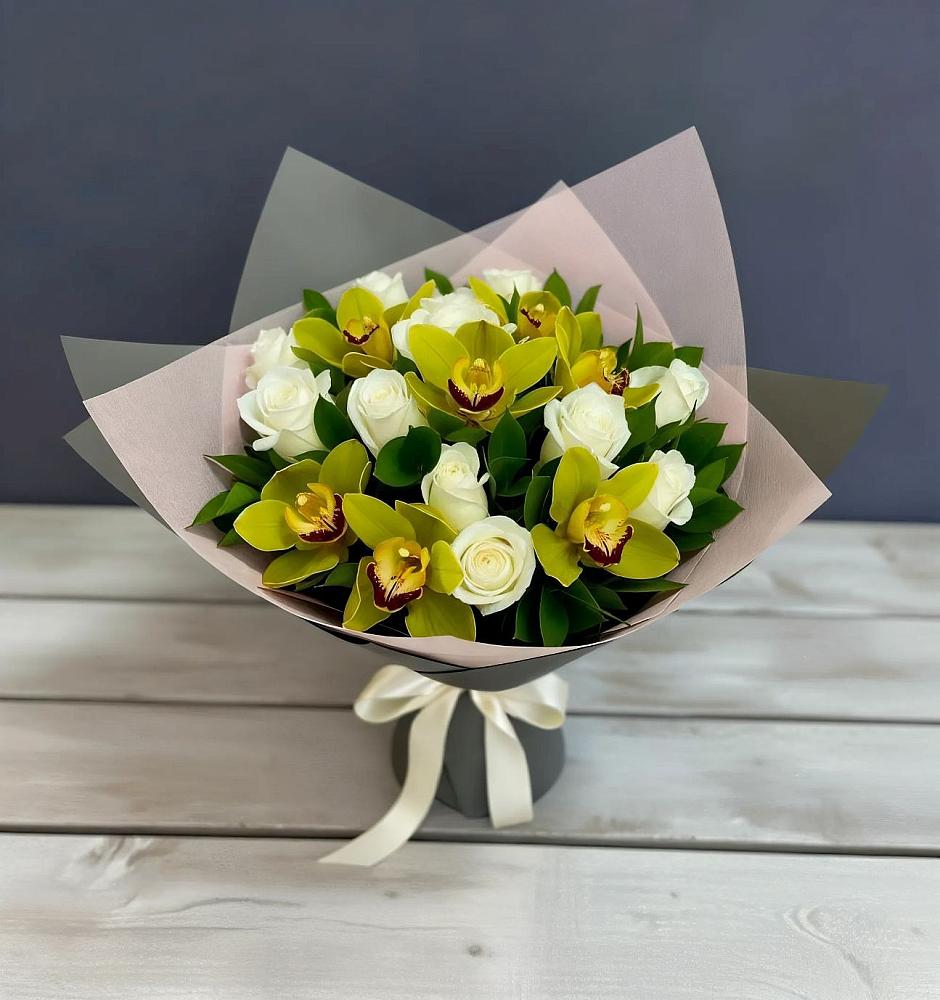 Букет цветов из: Орхидеи и Розы в Суворовское Краснодарский край