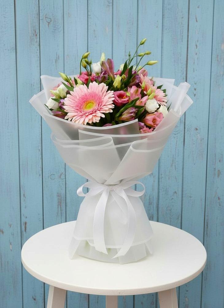 Букет цветов из: Герберы, Альстромерии и Лизиантусы в Суворовское Краснодарский край