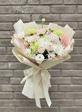 Букет цветов из:  Гвоздики, Розы, Лизиантусы и Хризантемы #REPLACE_PRED# Суворовское Краснодарский край