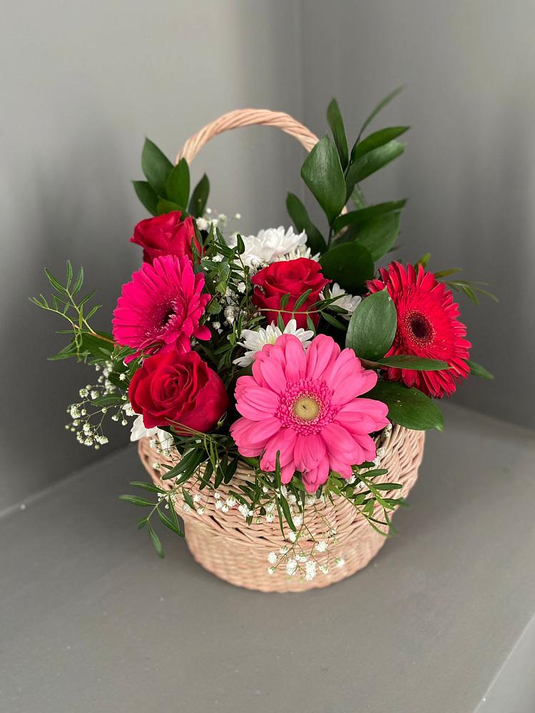 Цветочная композиция из Розы, Хризантемы и Герберы в корзине в Суворовское Краснодарский край
