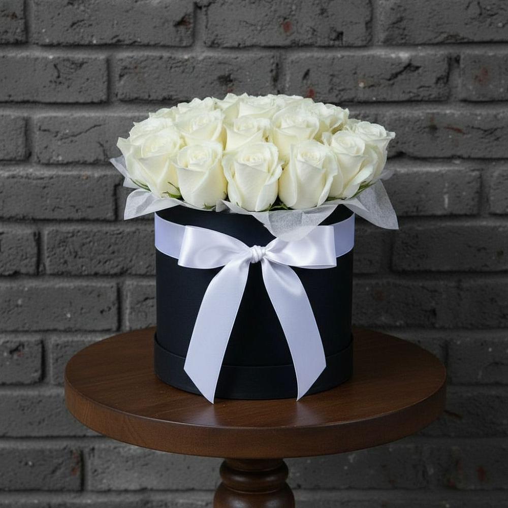 Цветочная композиция из Розы в шляпной коробке в Суворовское Краснодарский край