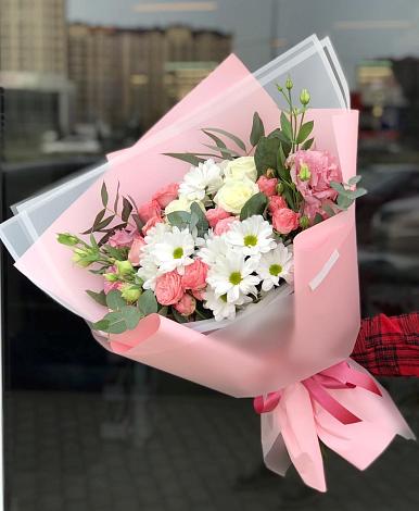 Букет цветов из: Розы, Лизиантусы и Хризантемы в Суворовское Краснодарский край