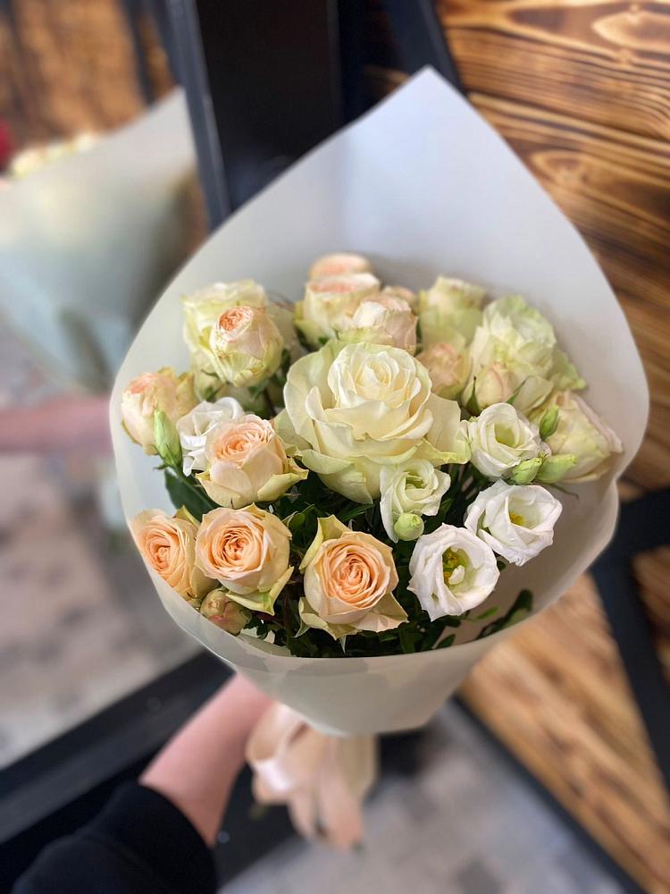 Букет цветов из: Розы и Лизиантусы в Суворовское Краснодарский край