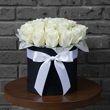 Цветочная композиция из Розы в шляпной коробке в Суворовское Краснодарский край